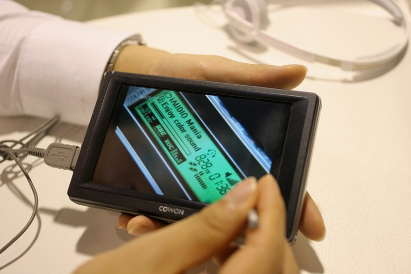Illustration for article titled Stylus-On With The Cowon Q5 (Verdict: Not Good at All)